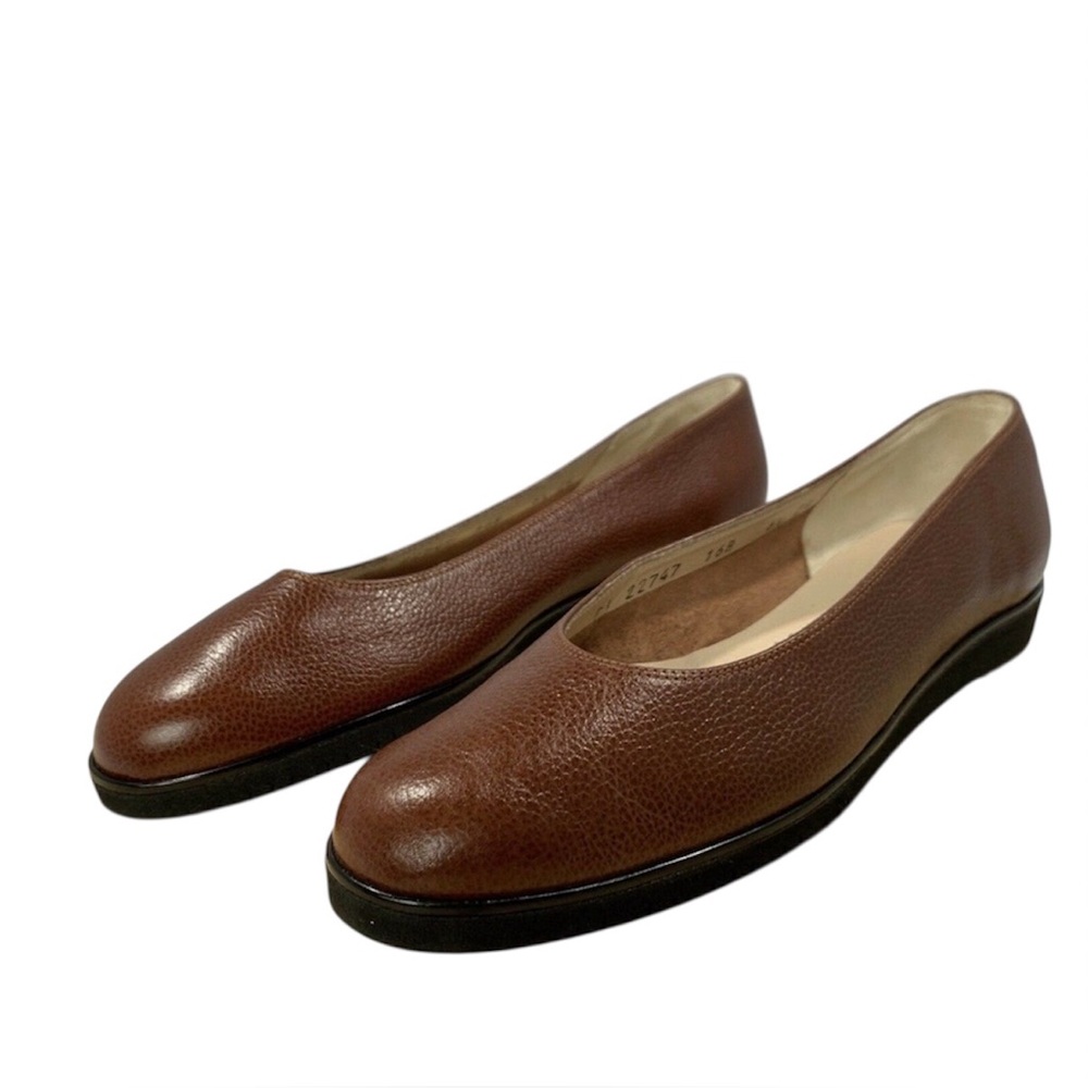 Salvatore Ferragamo Brown Pebbled Leather Flats| Size: 6.5 AA narrow